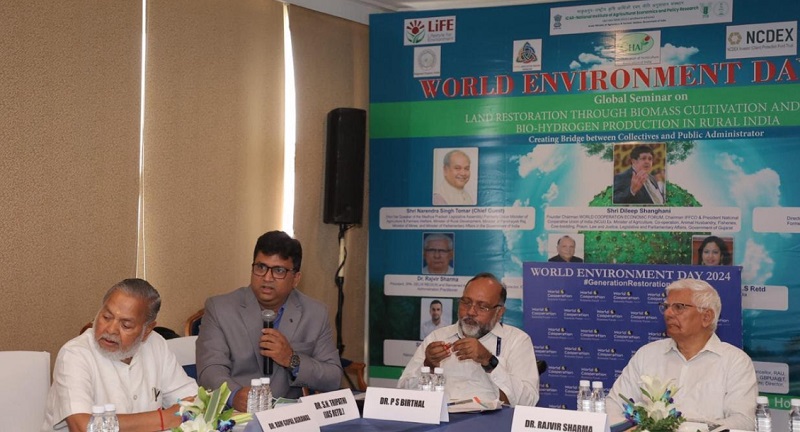 India's bioenergy initiatives can play role in land restoration: Tomar 